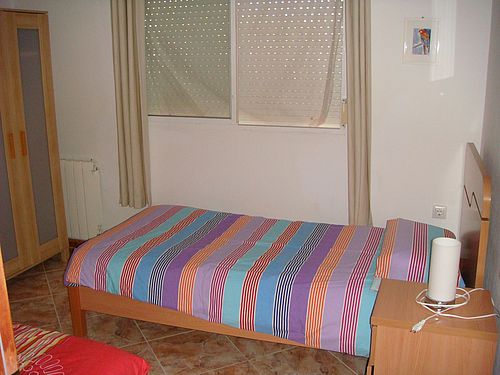 Das Schlafzimmer mit zwei Einzelbetten